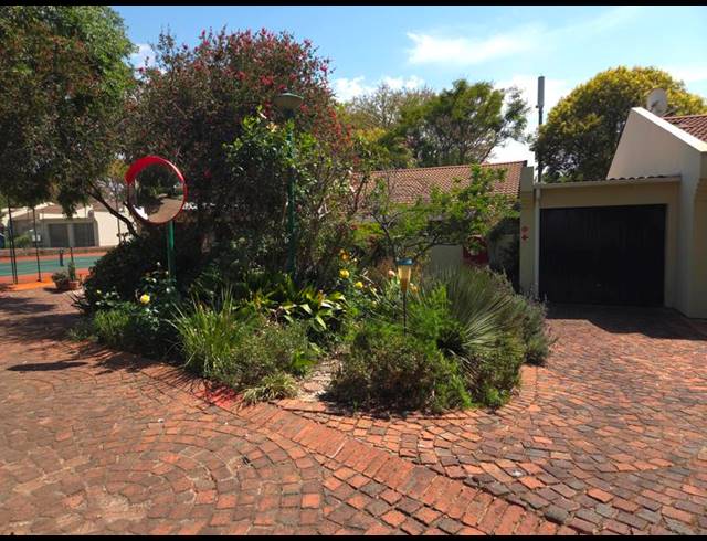 2 BEDROOM HOUSE FOR SALE IN LONEHILL